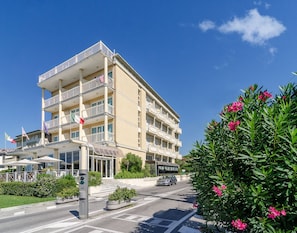 Front of property - Savoy Hotel (Pietrasanta)