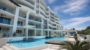 2 outdoor pools