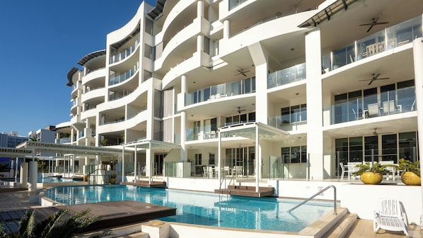 Corner Three Bedroom Swimout Apartment | Terrace/patio