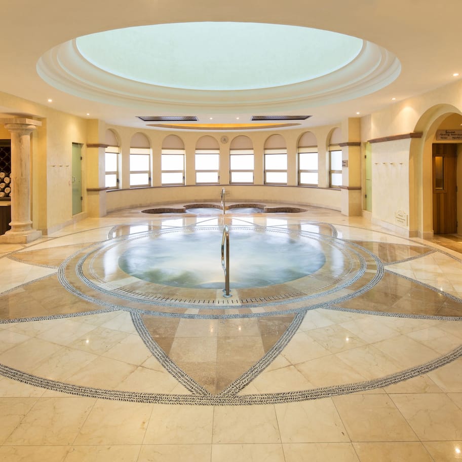 Couples treatment rooms, sauna, hot tub, steam room, body treatments