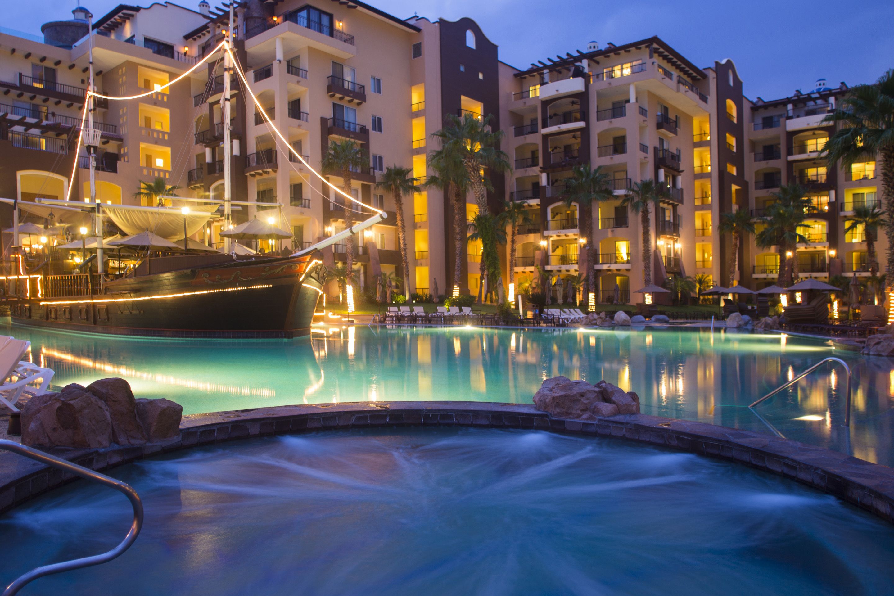 2 piscinas al aire libre, sombrillas, tumbonas