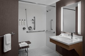 Ducha y bañera combinadas y artículos de higiene personal gratuitos
