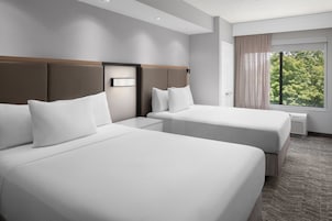 Premium bedding, in-room safe, desk, blackout drapes