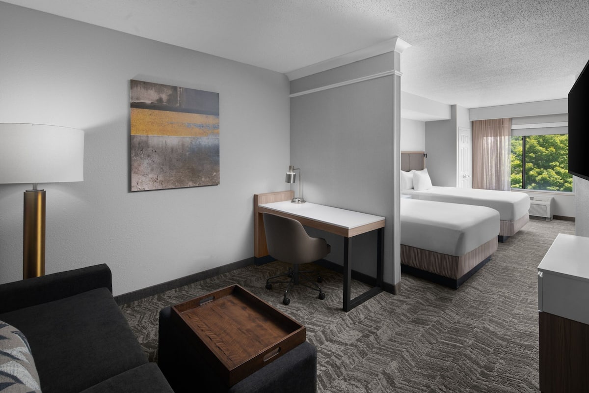 premium bedding, in-room safe, desk, blackout curtains