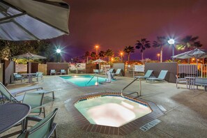 Outdoor pool - Springhill Suites by Marriott Laredo (Laredo)