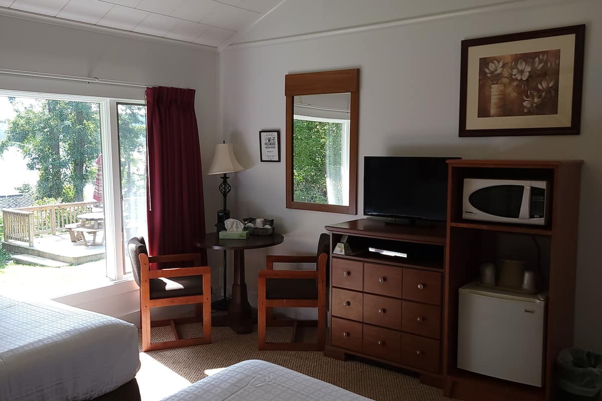 desk, soundproofing, free cots/infant beds, rollaway beds