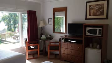 Skrivebord, lydisolert og barnesenger (inkludert)