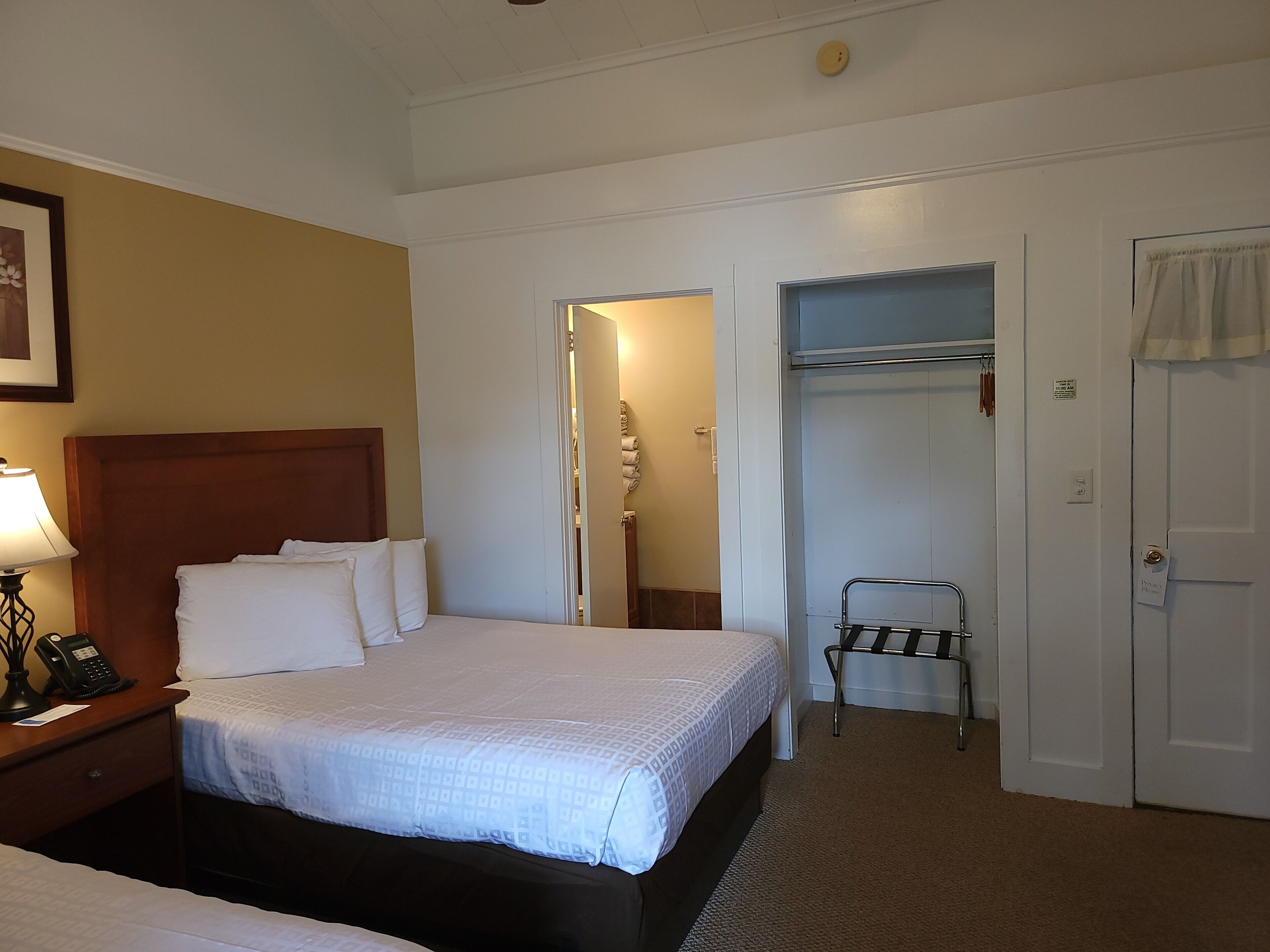 standard room, 2 double beds, non smoking, lake view | desk, soundproofing, free cots/infant beds, rollaway beds