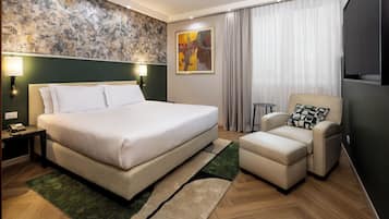 Minibar, Zimmersafe, individuell dekoriert, individuell eingerichtet