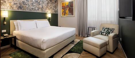 Minibar, in-room safe, individually decorated, individually furnished