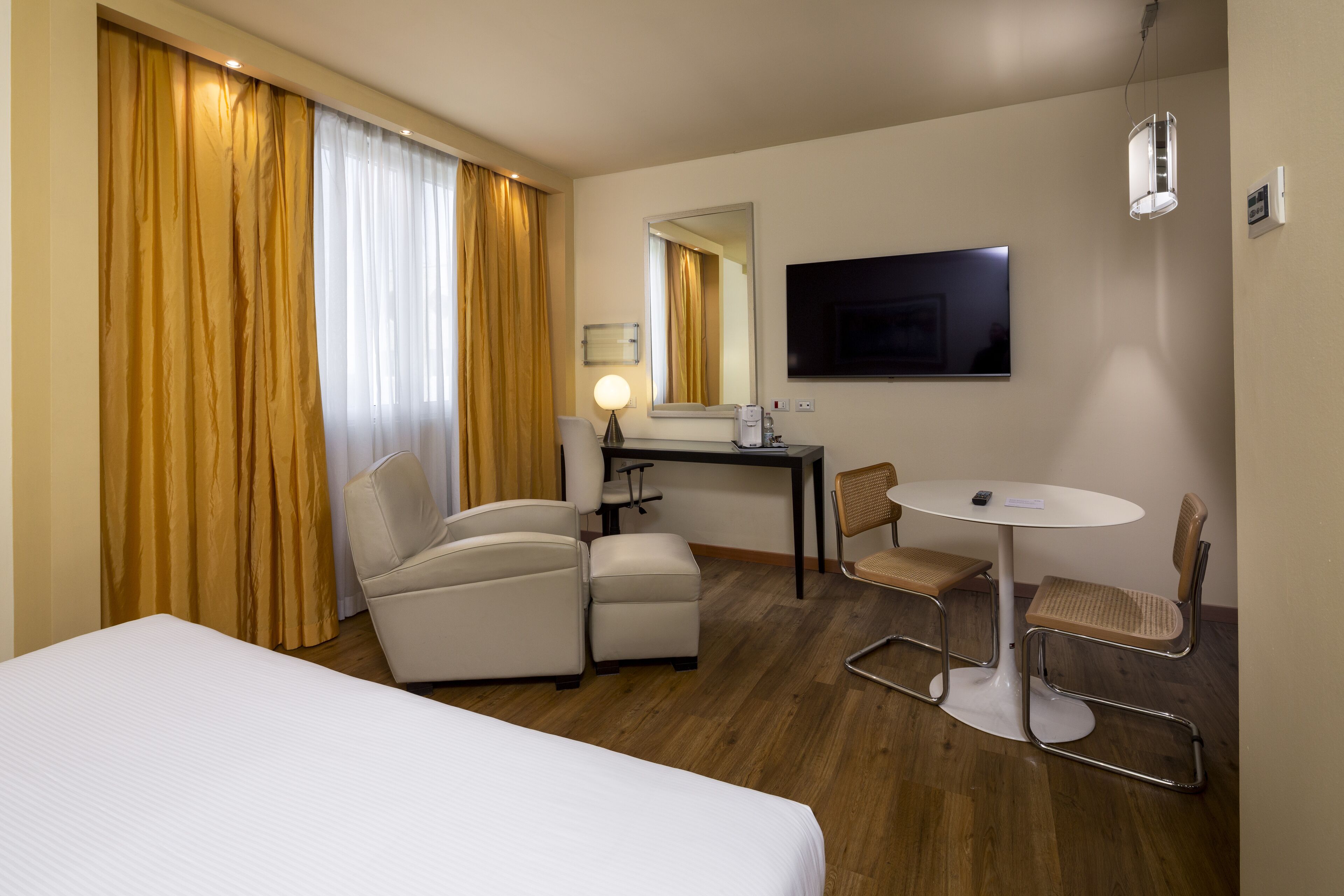 suite, 1 king bed (living area) | minibar, in-room safe, individually decorated, individually furnished