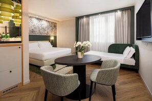Premium Room, 1 King Bed with Sofa bed | Minibar, in-room safe, individually decorated, individually furnished - Crowne Plaza Padova by IHG (Padova)