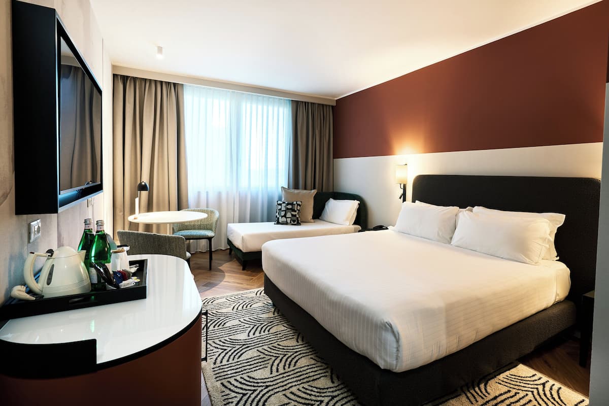 Standard Room, 1 King Bed with Sofa bed | Minibar, in-room safe, individually decorated, individually furnished