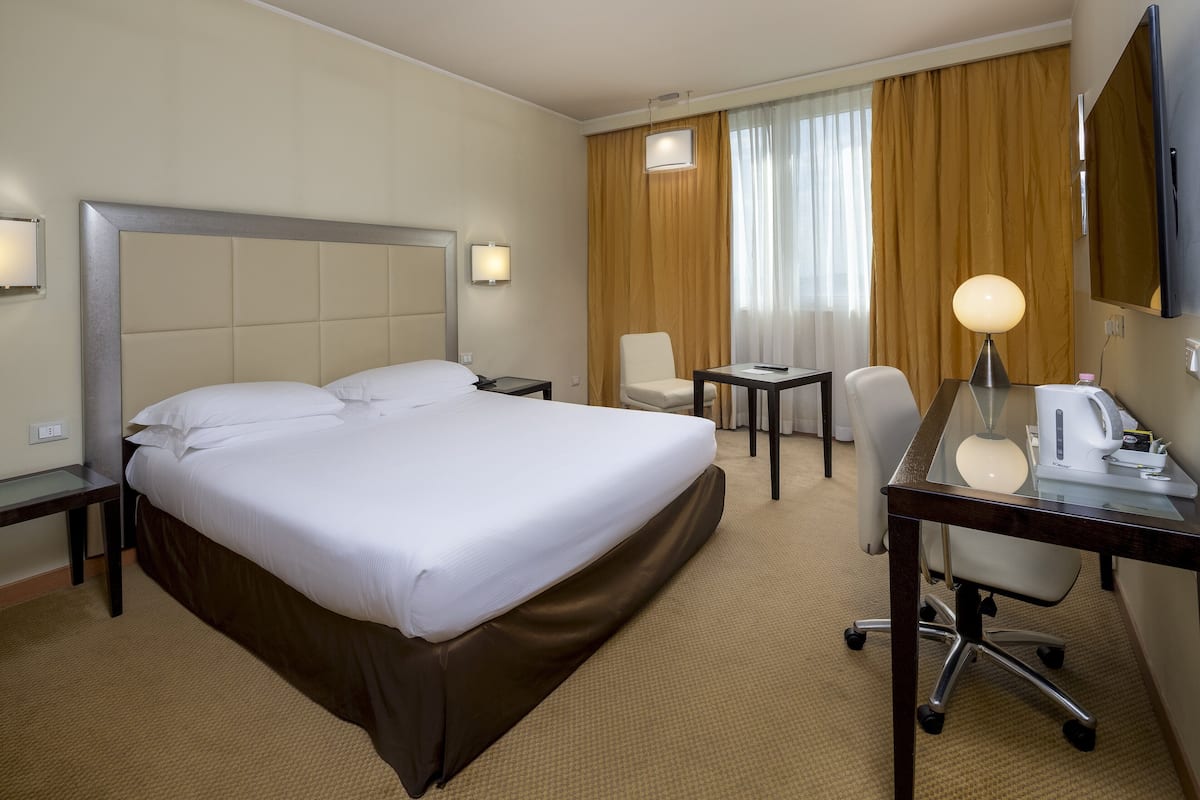 Minibar, in-room safe, individually decorated, individually furnished