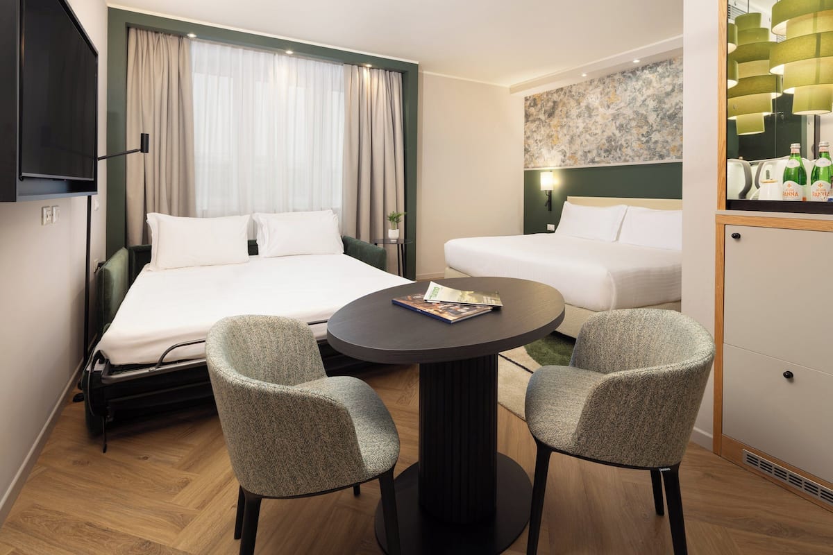 Minibar, in-room safe, individually decorated, individually furnished