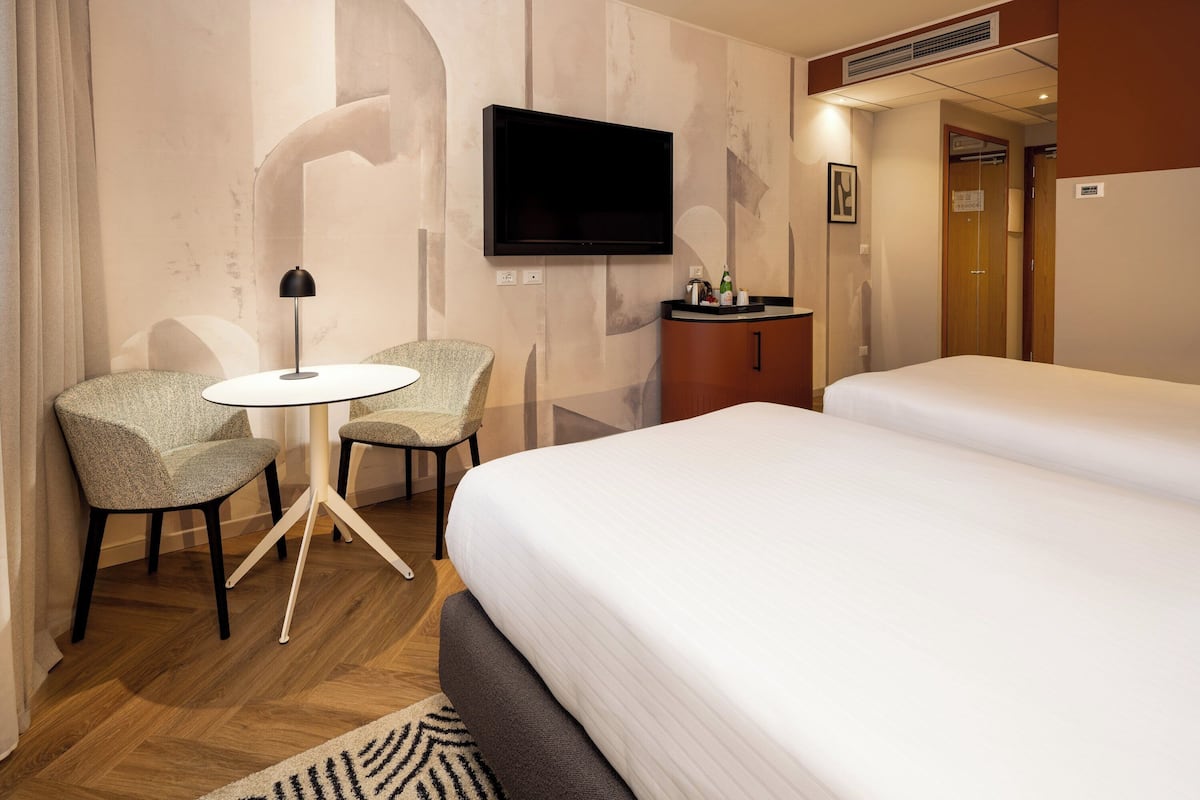 Minibar, in-room safe, individually decorated, individually furnished