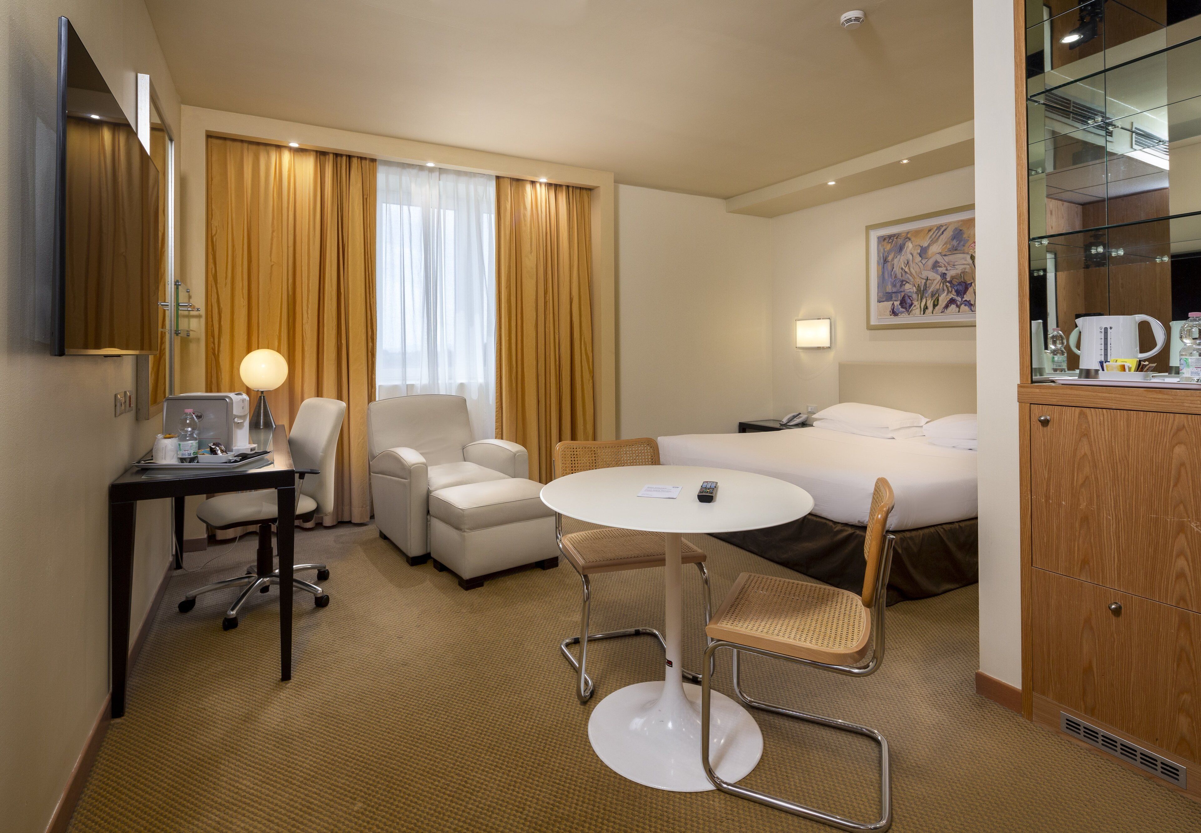 suite, 1 king bed (living area) | minibar, in-room safe, individually decorated, individually furnished