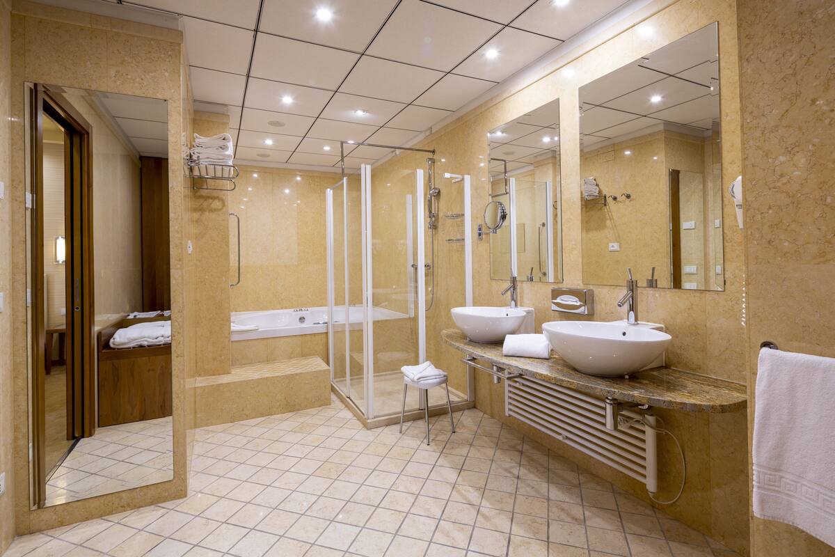 suite, 1 king bed (living area) | bathroom | combined shower/bathtub, hair dryer, bathrobes, bidet