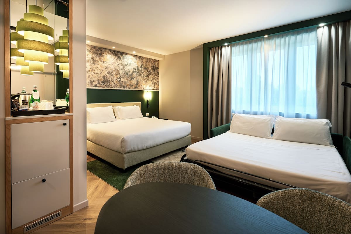Een minibar, een kluis op de kamer, individueel gedecoreerd
