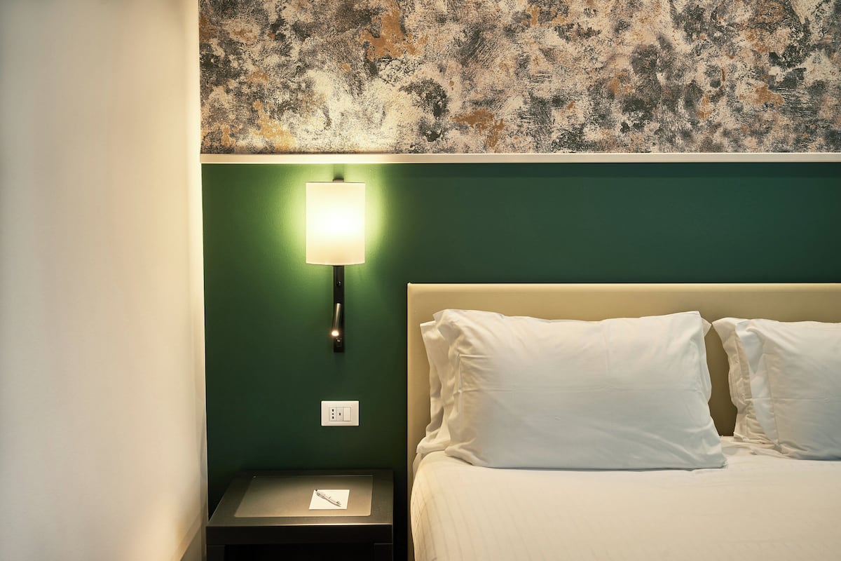 Minibar, in-room safe, individually decorated, individually furnished