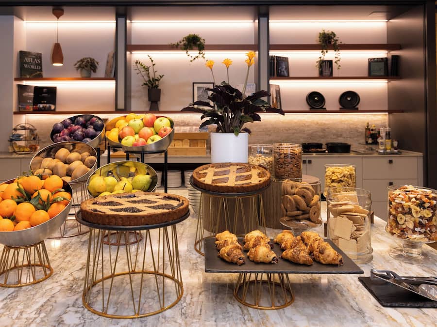 Päivittäinen tilauksen mukaan valmistettu aamiainen (10 EUR per henkilö)