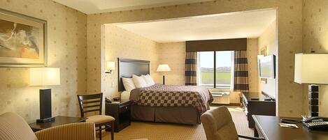 Studio Suite, 1 King Bed, Non Smoking | In-room safe, desk, blackout drapes, iron/ironing board