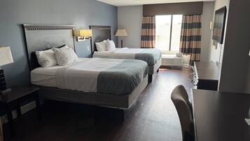 Caja de seguridad en la habitación, escritorio y cortinas blackout