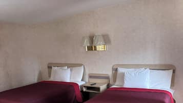 Standard Room, 2 Katil Kelamin (Double), Refrigerator & Microwave | Meja, langsir/tirai gelap terus, seterika/papan seterika, Wi-fi percuma