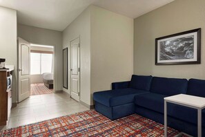 Premium bedding, desk, blackout drapes, soundproofing