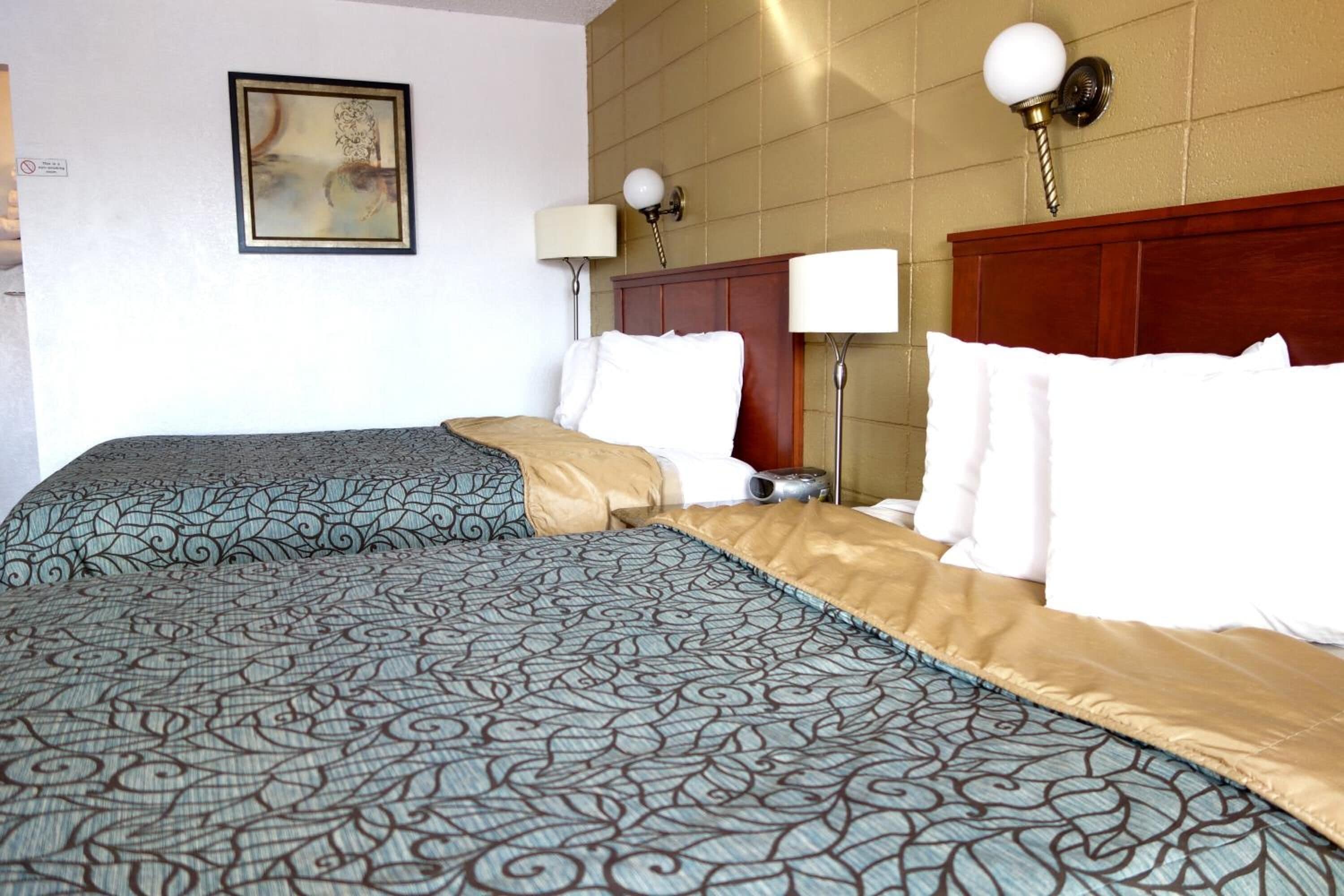 مكتب ومكواة/لوح كي وواي فاي مجانًا وملاءات أسرّة