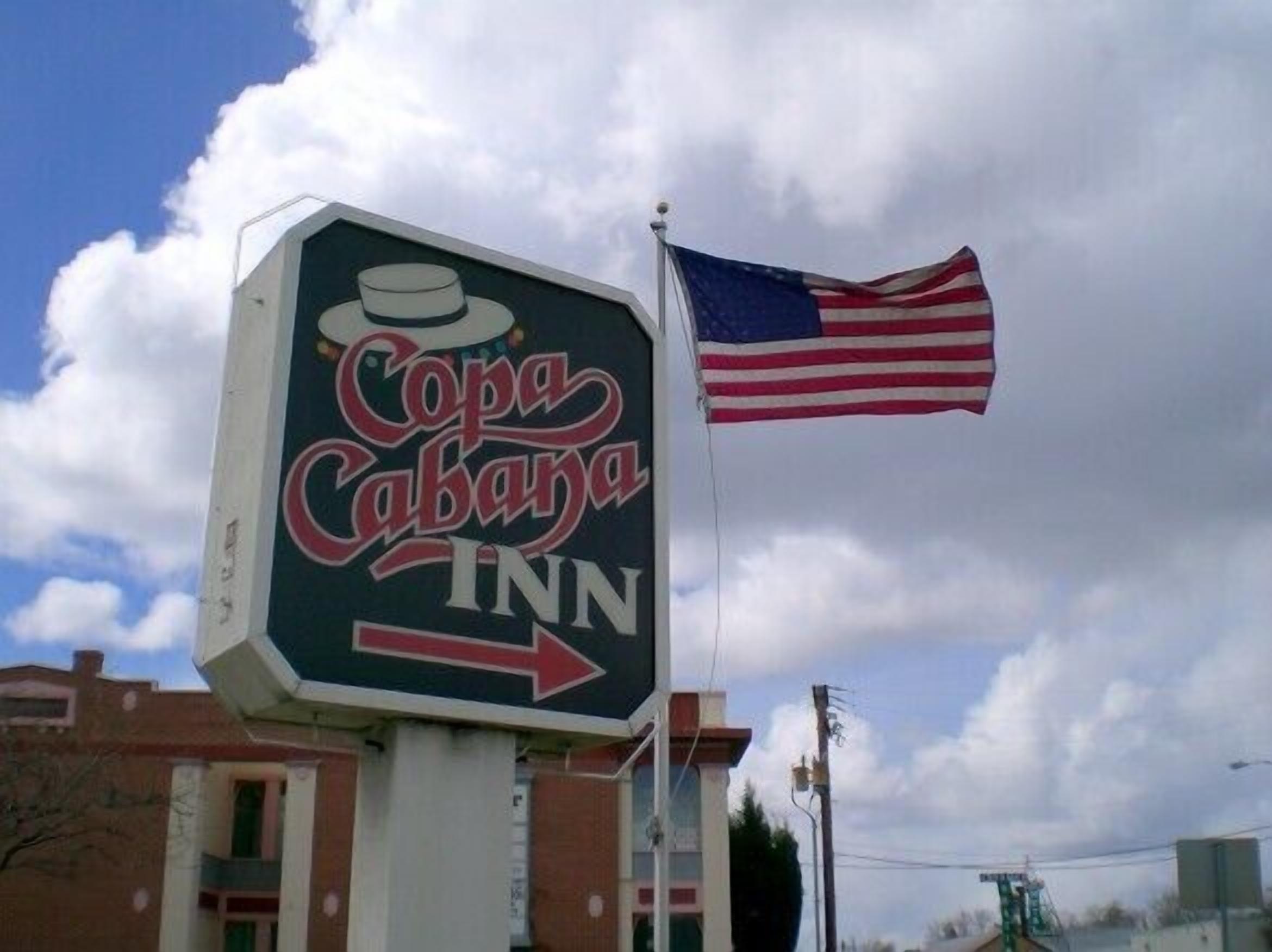 A sign for Copa Cabana Inn with an arrow pointing to the right.