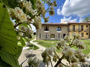 Front of property - Hotel Relais Montemarino (Borgomale)
