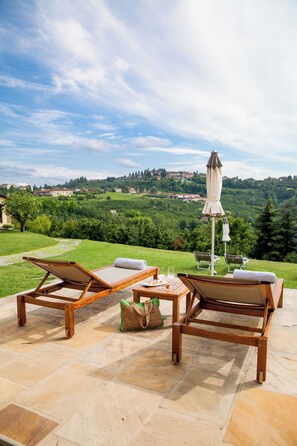 Indoor pool, open 8:30 AM to 8:00 PM, sun loungers - Hotel Relais Montemarino (Borgomale)