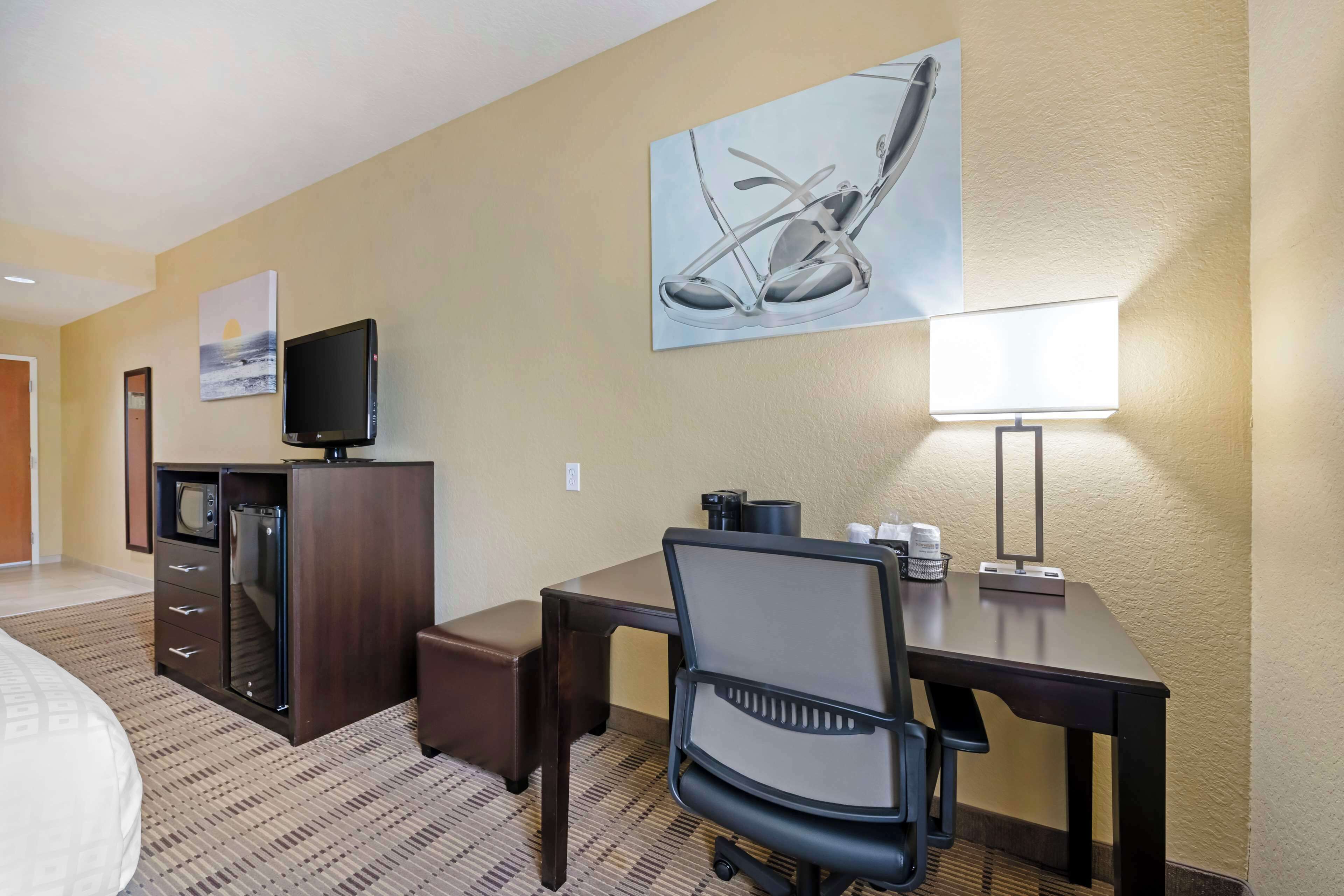 standard room, 1 king bed, non smoking, jetted tub | desk, laptop workspace, iron/ironing board, free cots/infant beds