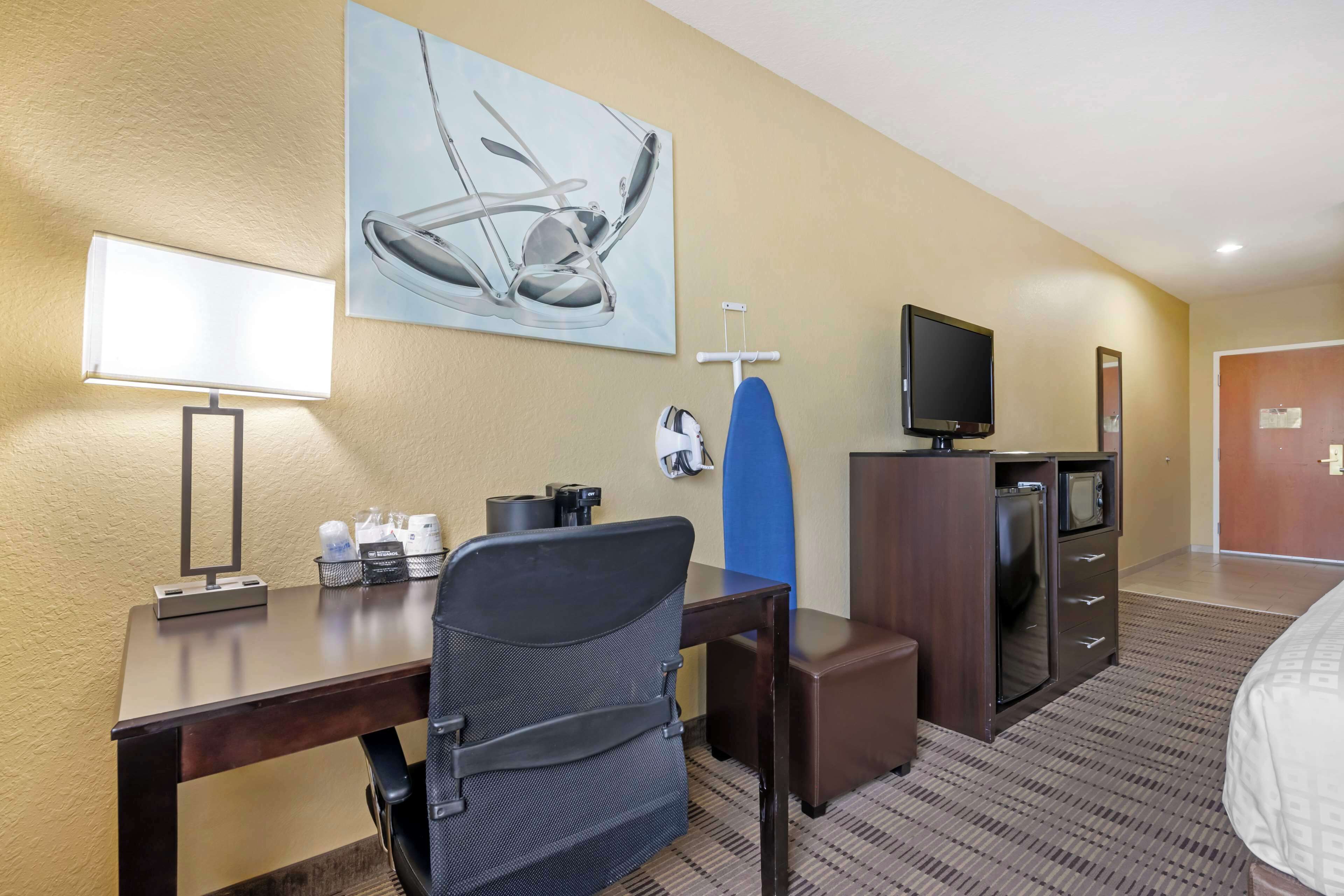 standard room, 2 queen beds, accessible, bathtub (bathtub) | desk, laptop workspace, iron/ironing board, free cots/infant beds