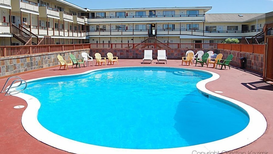 Ocean Shores Inn & Suites