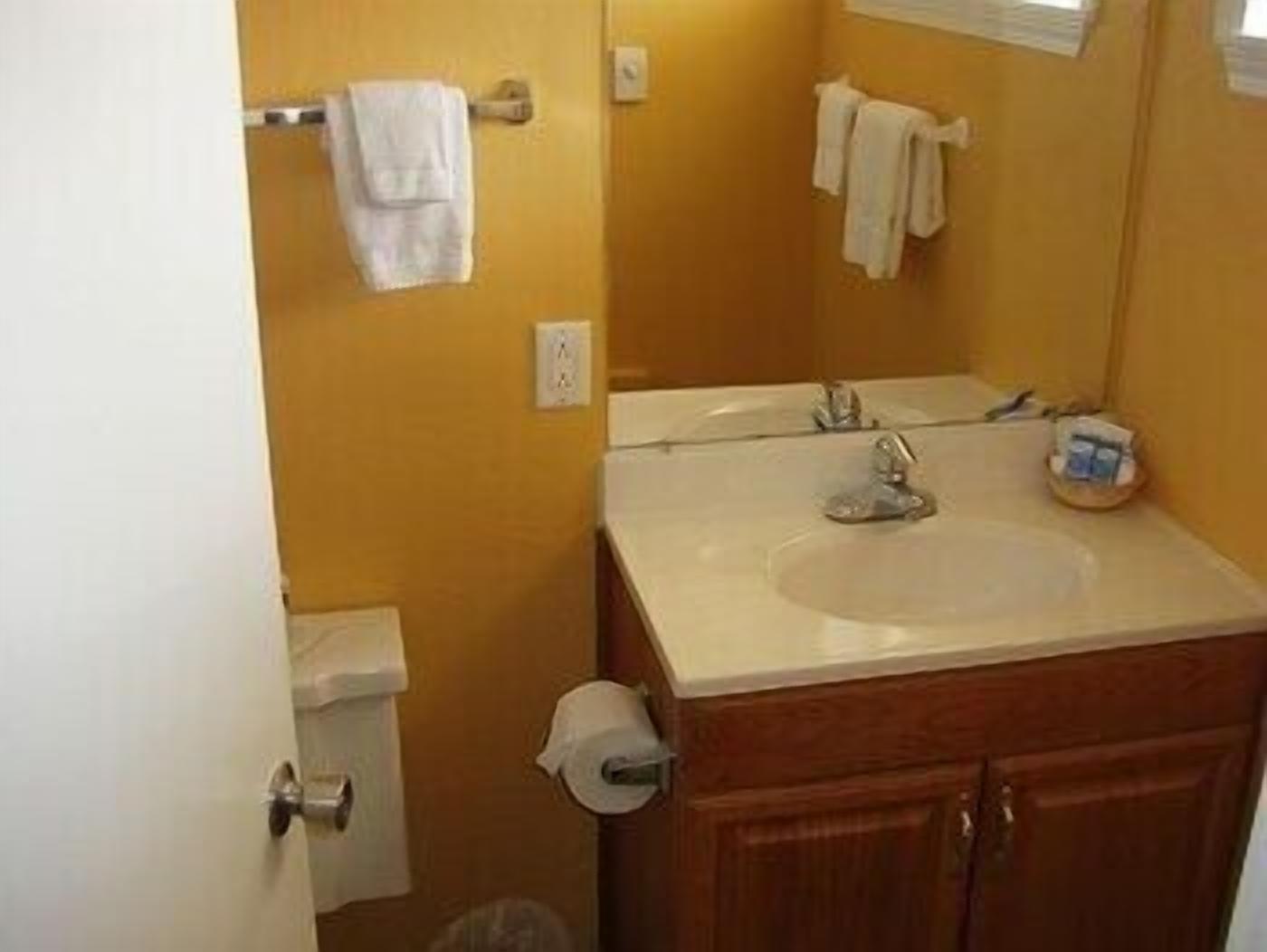 Bathroom | Free toiletries, hair dryer, towels