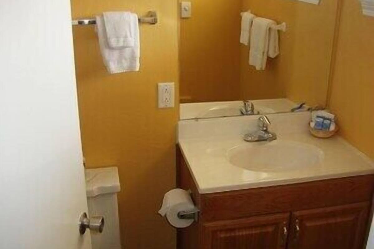 Bathroom | Free toiletries, hair dryer, towels