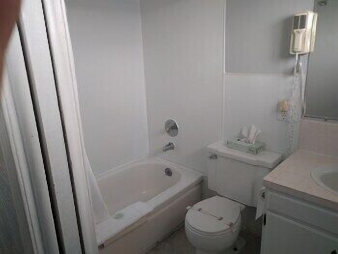 Bathroom | Free toiletries, hair dryer, towels