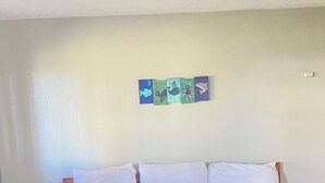 WiFi (free), individually decorated, bed sheets - Ocean Shores Inn & Suites (Ocean Shores)