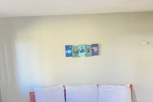 Individually decorated, free WiFi, bed sheets