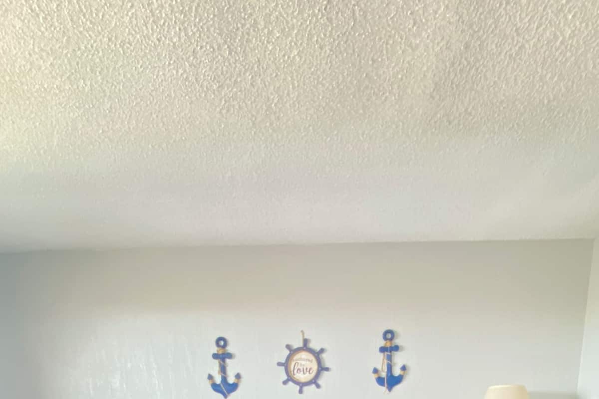标准房 (Standard King with Kitchen) | 免费 WiFi、特色装修、床单