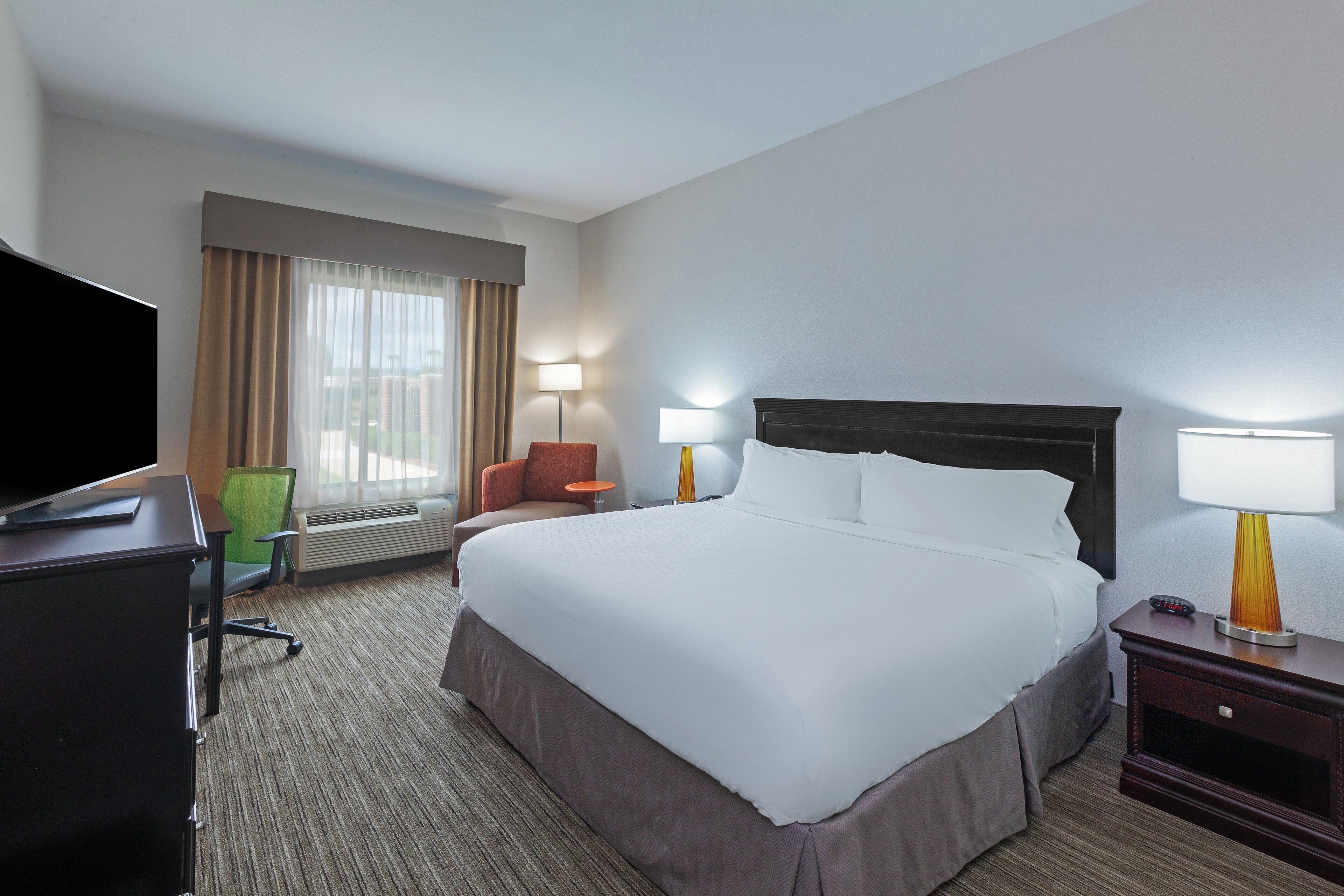 Photo - Holiday Inn Express Hotel and Suites Shreveport South Park Plaza by IHG