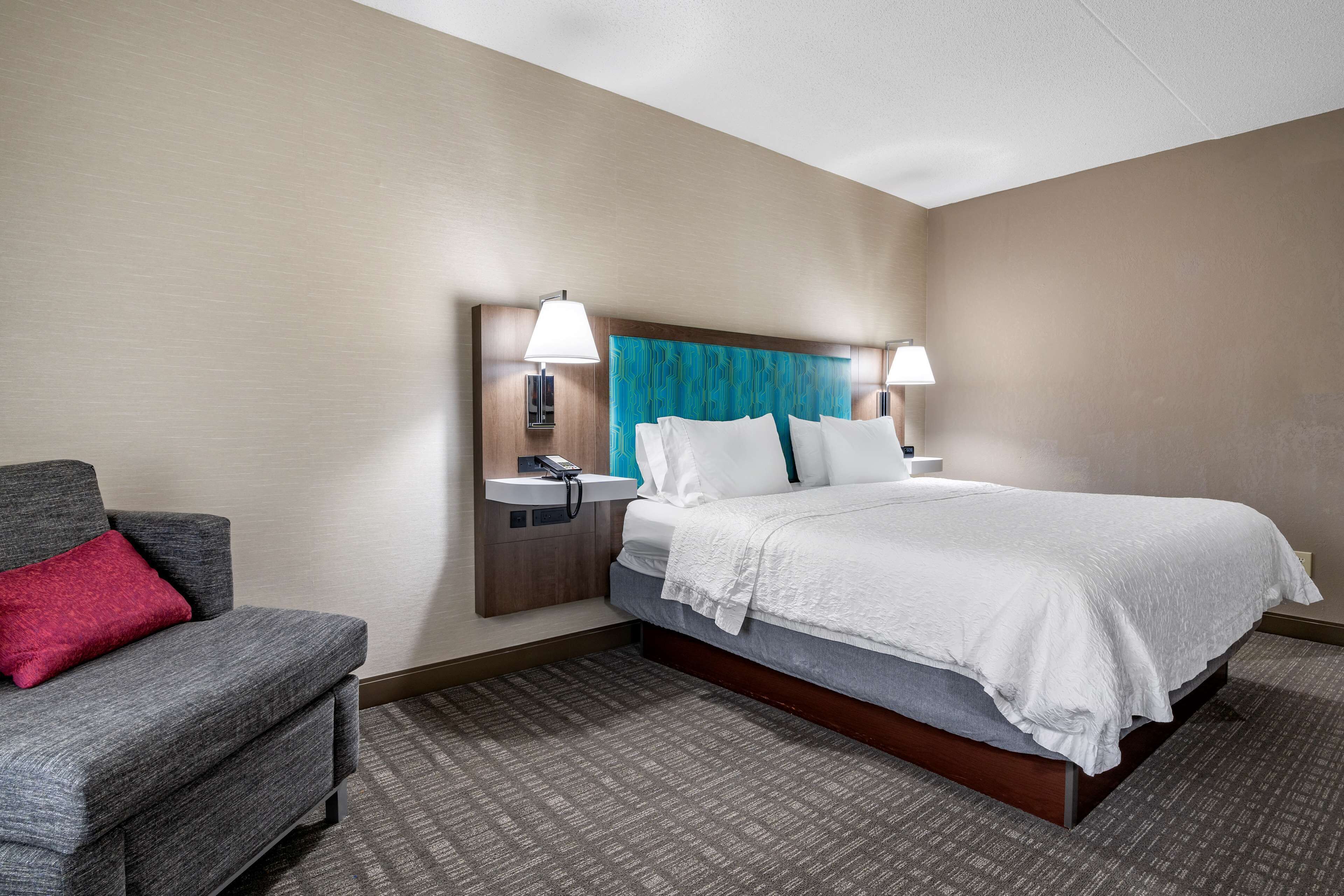 Photo - Hampton Inn & Suites Louisville East