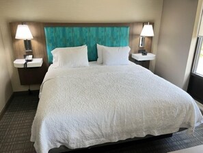 In-room safe, laptop workspace, iron/ironing board, free WiFi