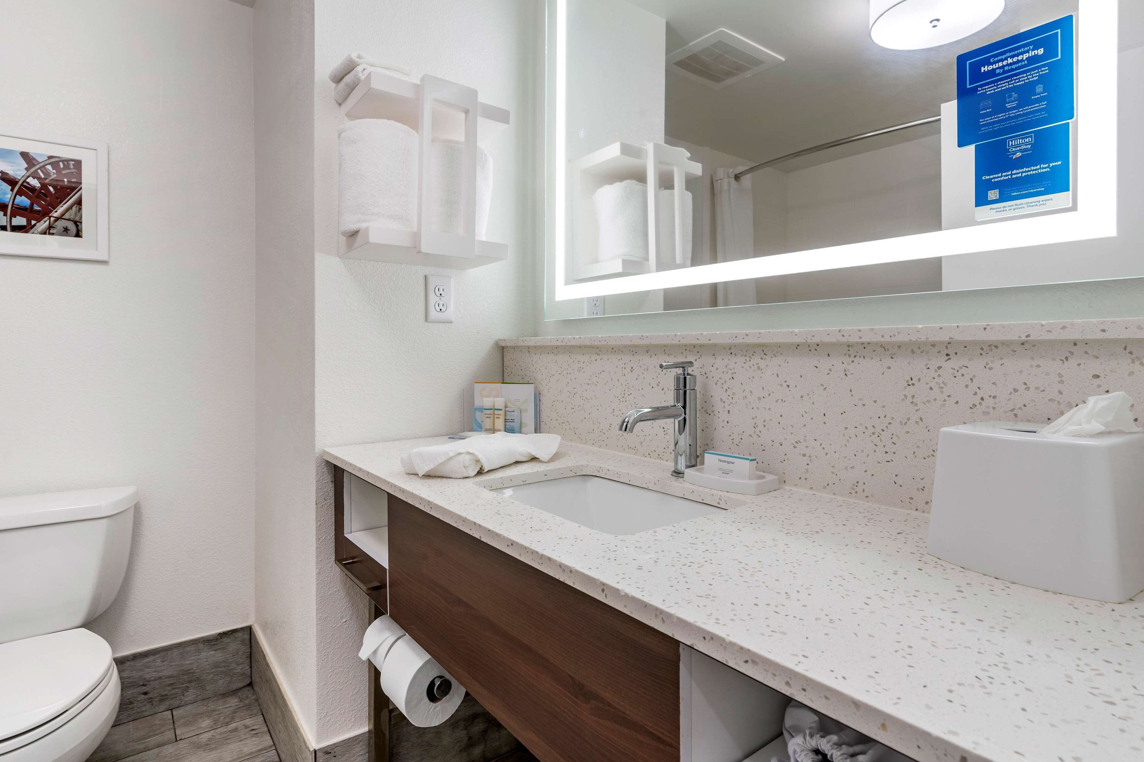 Photo - Hampton Inn & Suites Louisville East