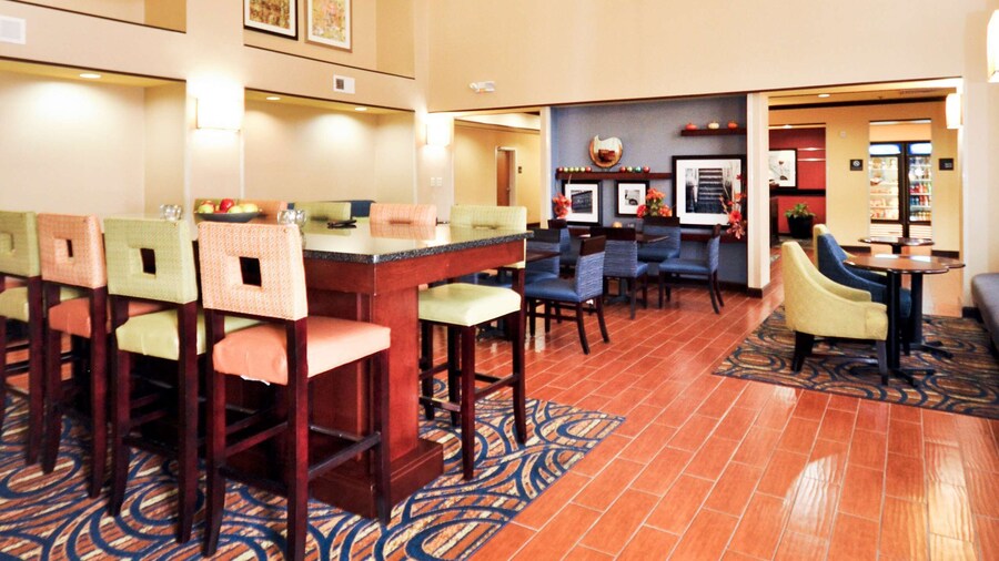 Hampton Inn & Suites Louisville East