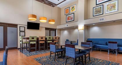 Hampton Inn & Suites Louisville East