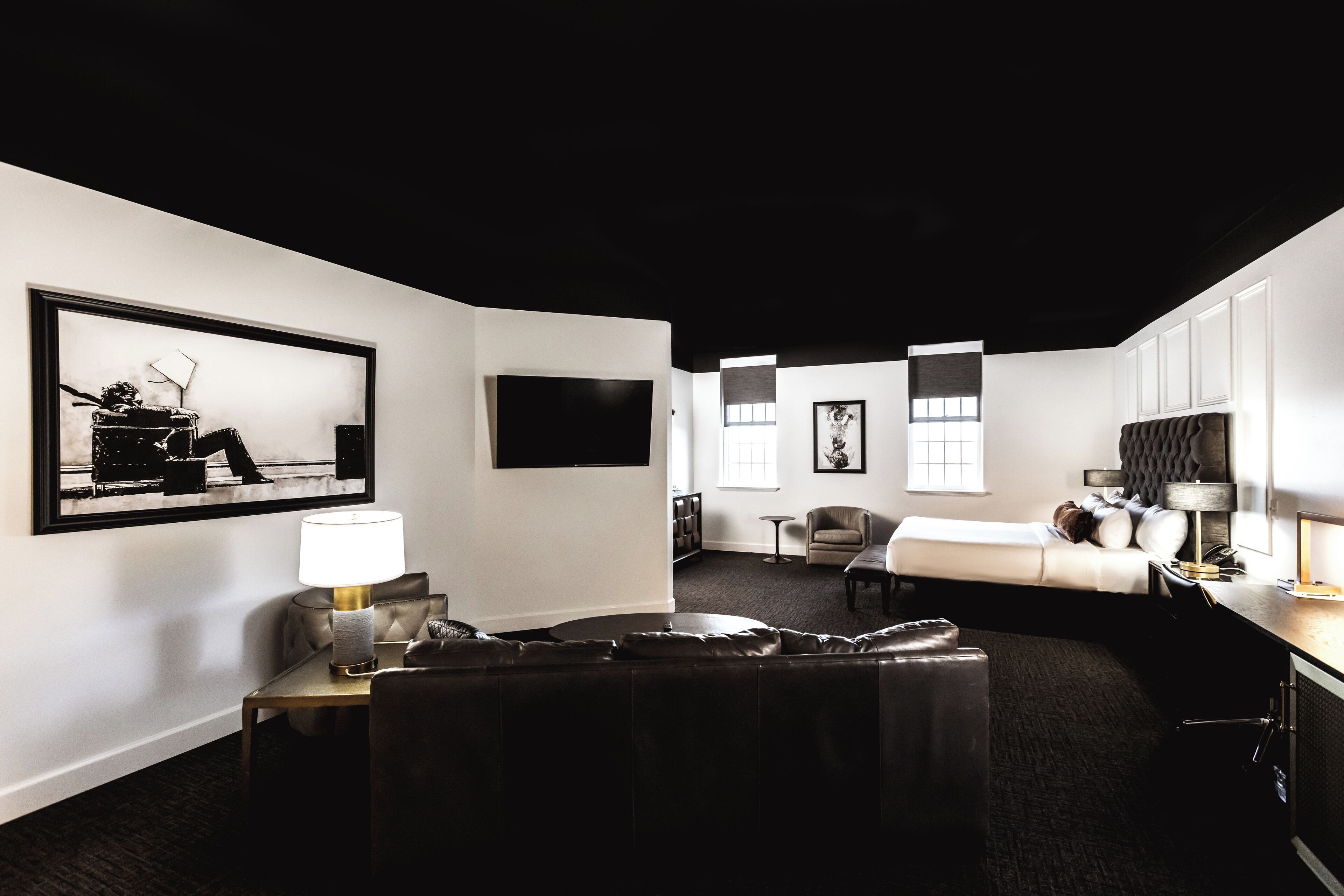 master suite | premium bedding, down duvets, pillow-top beds, minibar