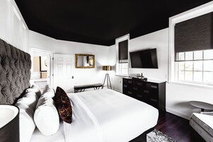 60-英寸液晶电视（配备收费电视频道）、电视、iPod 基座